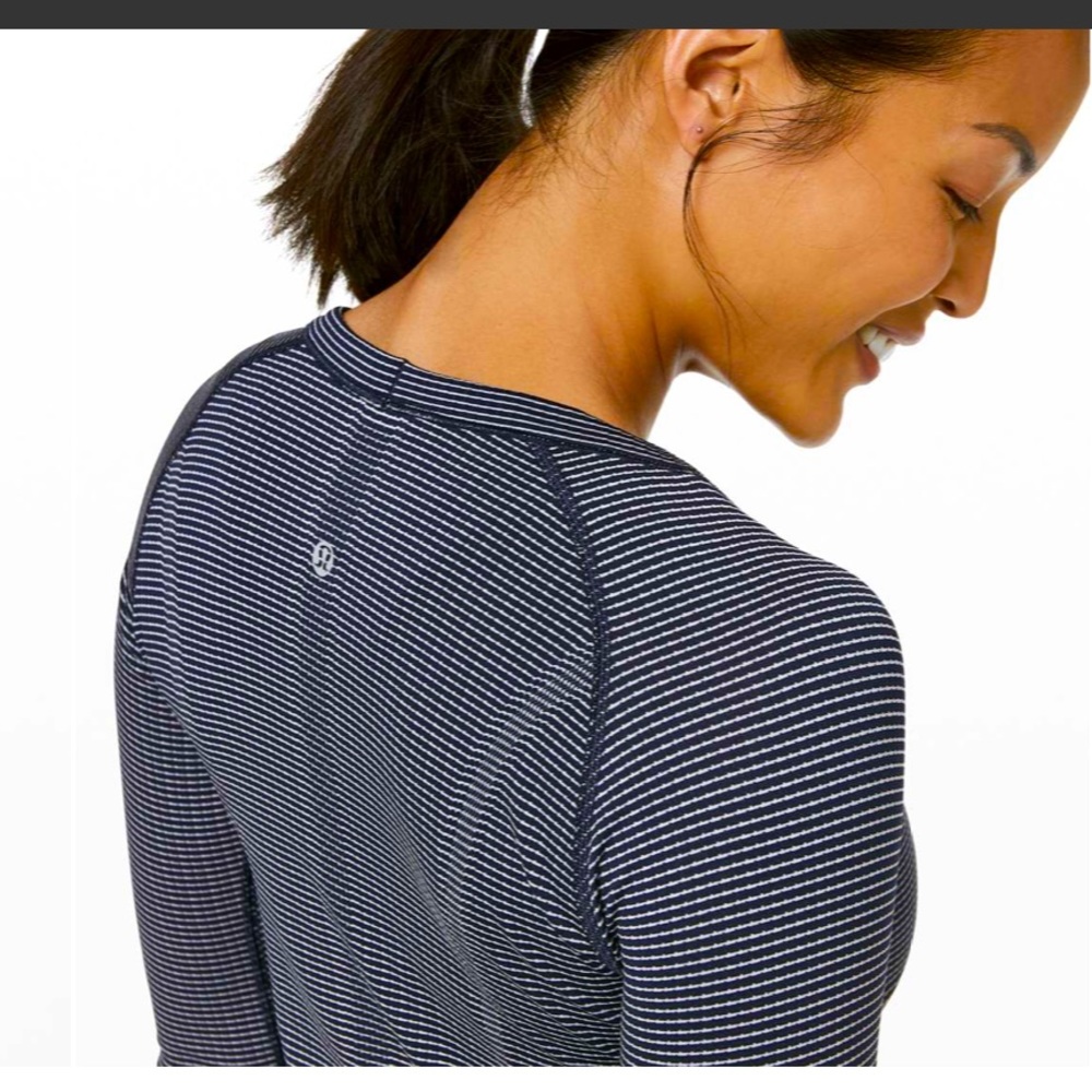 EUC. Lululemon Swiftly Tech Long Sleeve
Crew in True Navy / White. Size 6.